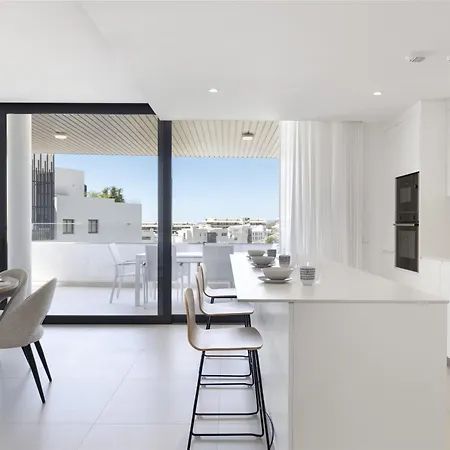 Exclusive 3-bedroom In Higueron 아파트 푸엔히롤라