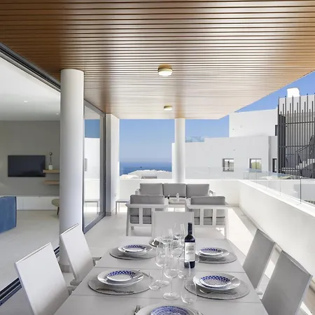 Exclusive 3-bedroom In Higueron