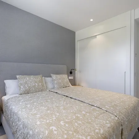 Exclusive 3-bedroom In Higueron 아파트 푸엔히롤라