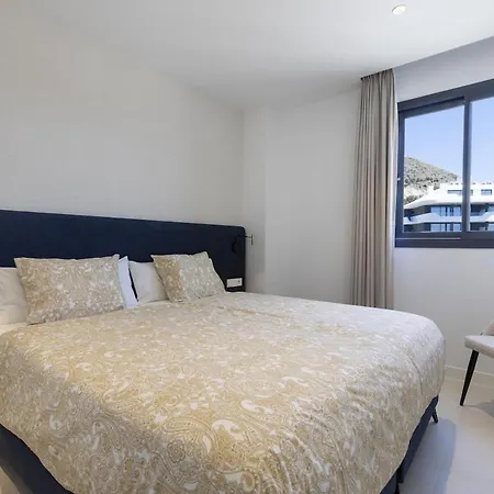 Exclusive 3-bedroom In Higueron 푸엔히롤라