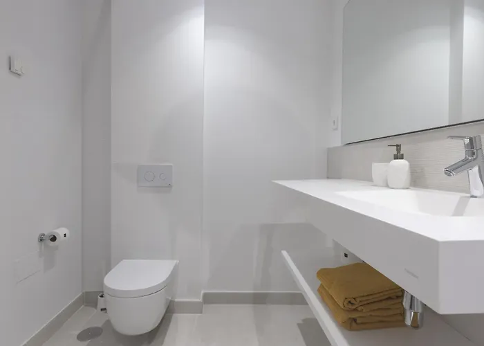 Exclusive 3-bedroom In Higueron * フエンヒロラ