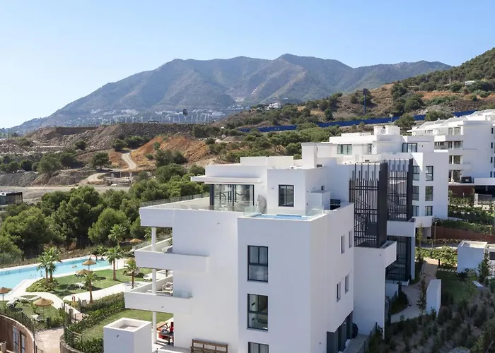 Exclusive 3-bedroom In Higueron * フエンヒロラ