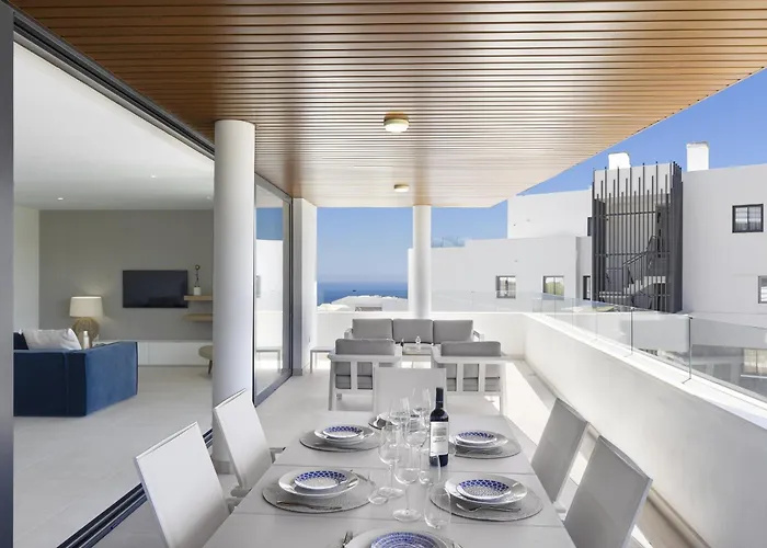 Exclusive 3-bedroom In Higueron